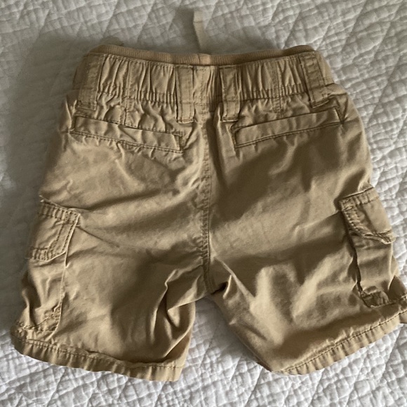 BabyGap khaki cargo shorts - Picture 2 of 3